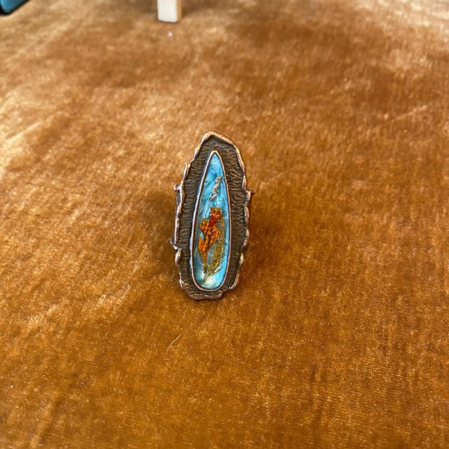 Copper Plated Hammered Brass Ring with Dried Flowers in Resin | 70’s Boho Nature Jewelry