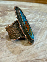 Copper Plated Hammered Brass Ring with Dried Flowers in Resin | 70’s Boho Nature Jewelry