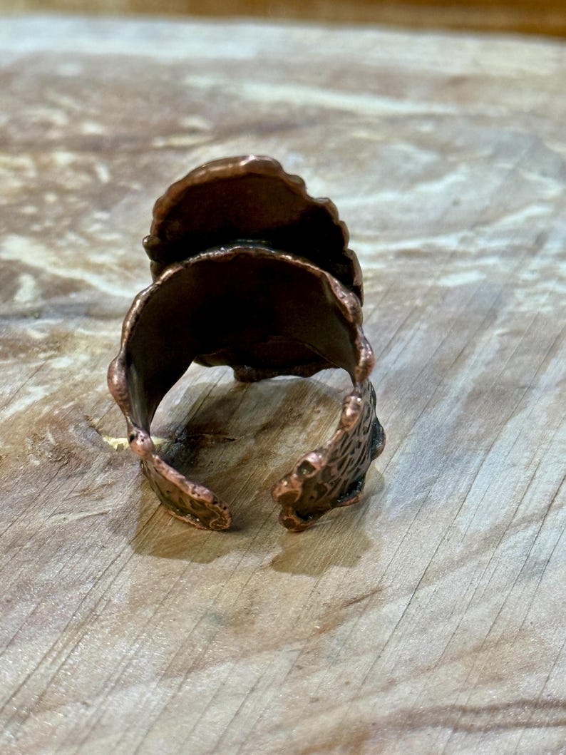 Copper Plated Hammered Brass Ring with Dried Flowers in Resin | 70’s Boho Nature Jewelry