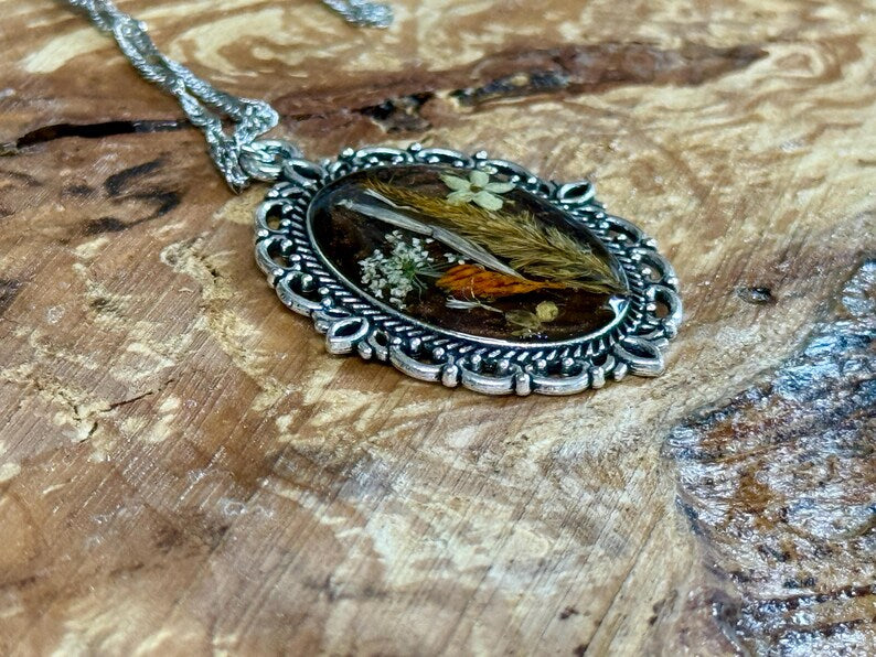 Botanical Oval Pendant Necklace – Real Dried Flower Jewelry