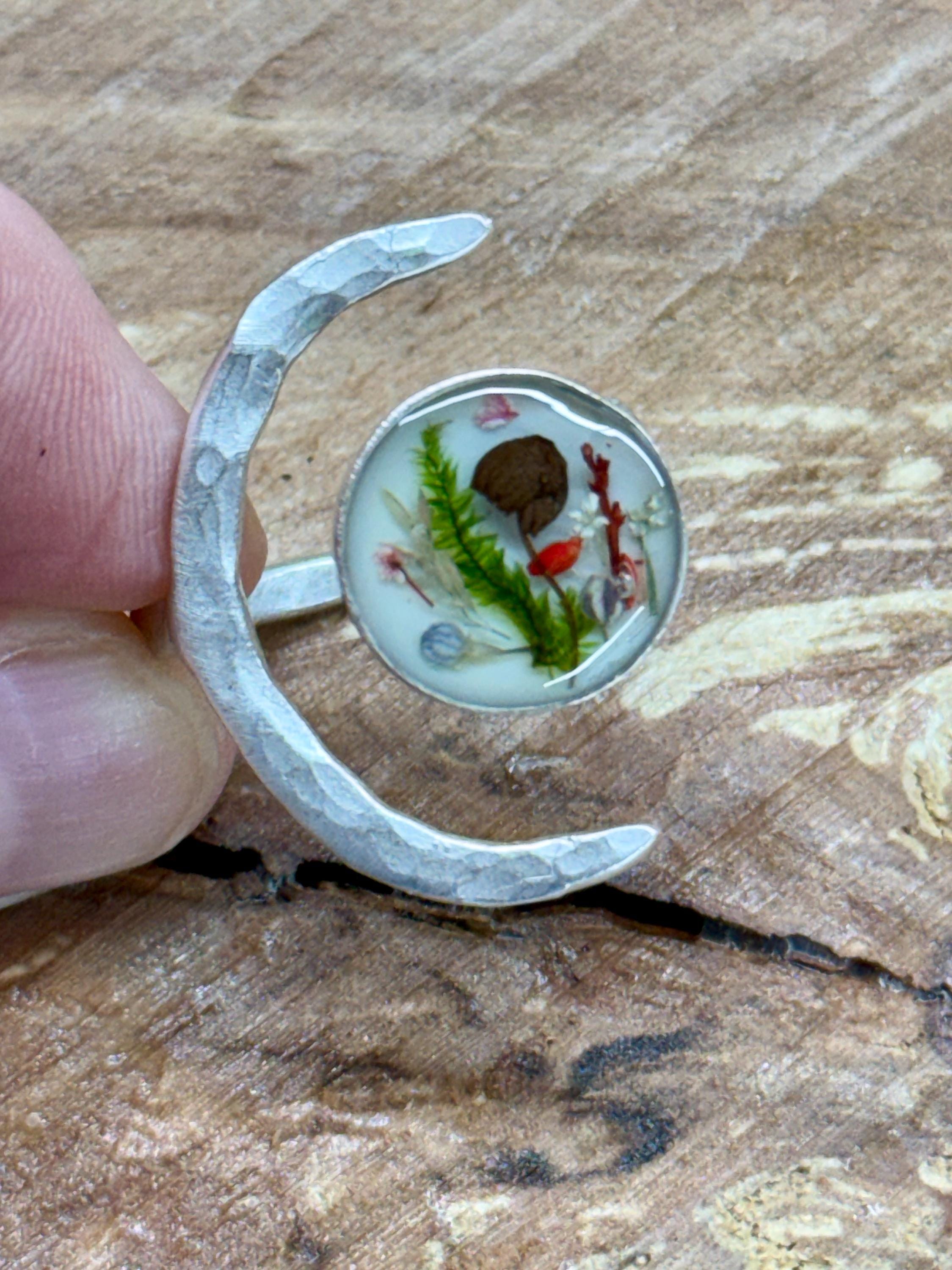 70s inspired Dried Flower Ring - boho - hippie - Statement Ring - Crescent Moon Celestial