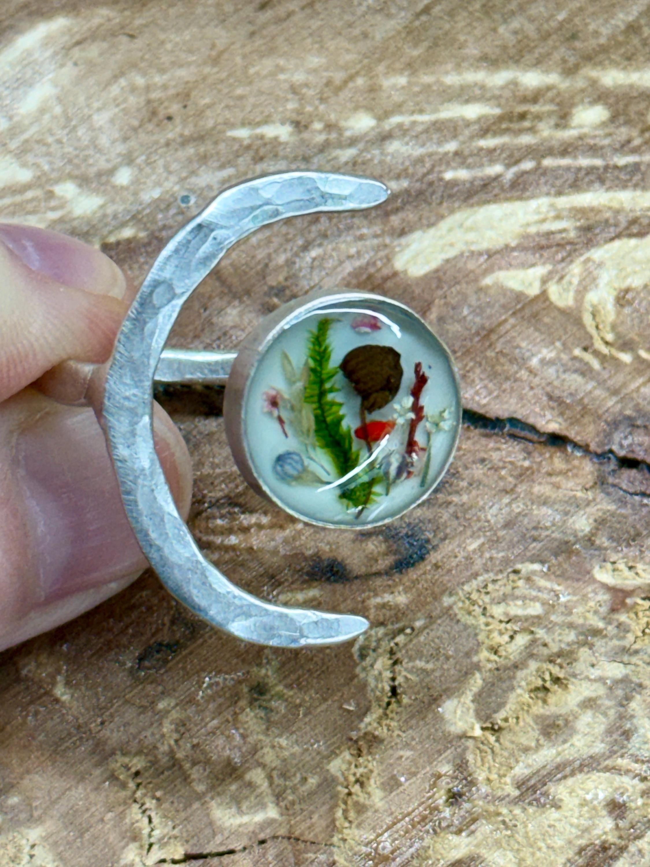 70s inspired Dried Flower Ring - boho - hippie - Statement Ring - Crescent Moon Celestial